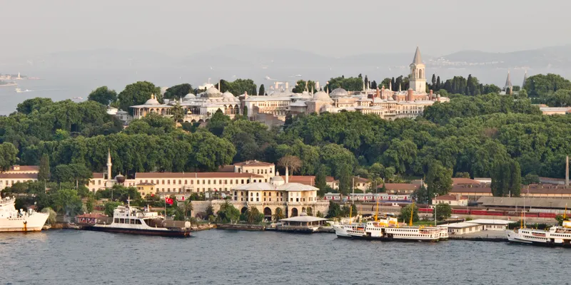 Topkapı Palace above the Golden Horn and Bosphorus shore