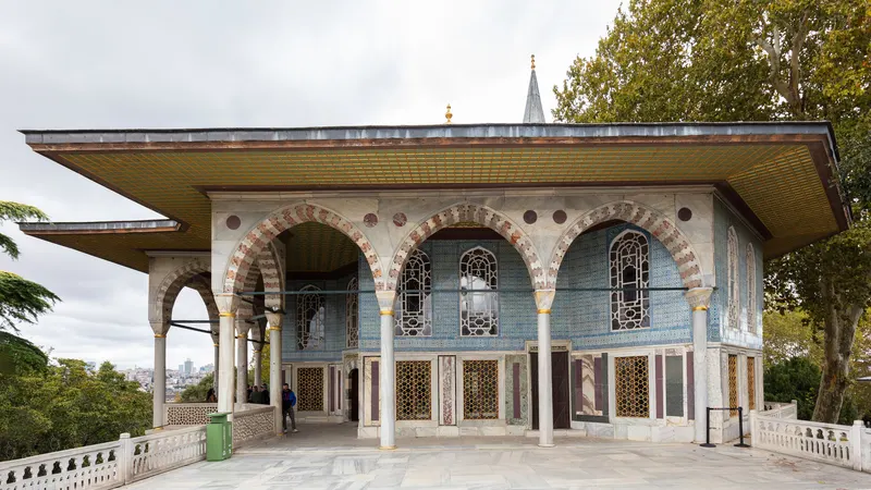 Tiled Baghdad Kiosk terrace at Topkapı Palace